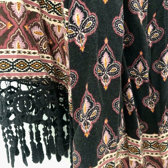 Bohemian looking cardigan - Picture 2 of 2